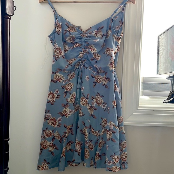 Cute Ruched Blue Flouncy Floral Mini Dress for Summer/Spring - Picture 2 of 6
